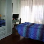 לינה וארוחת בוקר Appia Davila25