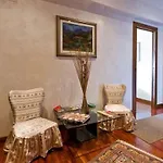 לינה וארוחת בוקר Appia Davila25 4*