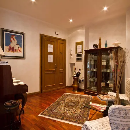 Appia Davila25